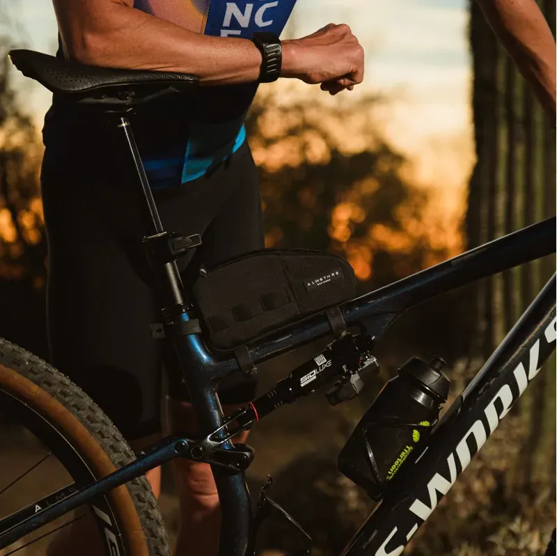 Almsthre Reverse Top Tube Bag in Midnight Black-8