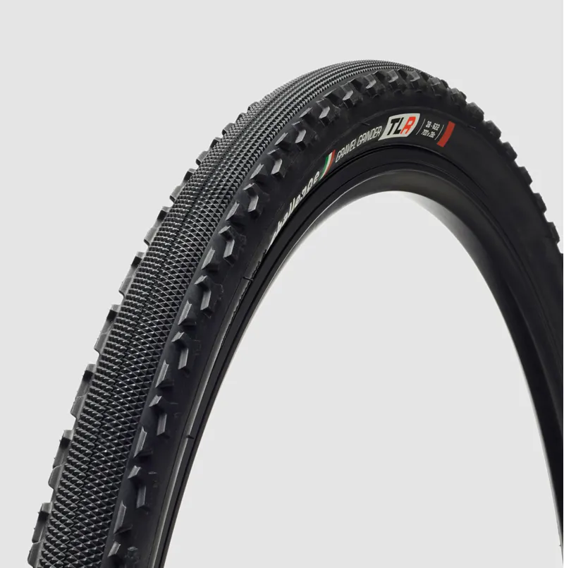 Challenge Gravel Grinder 700x42c TLR Tire in Black