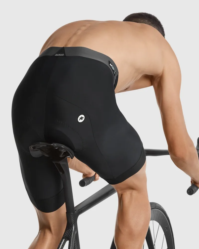 Assos MILLE GT Half Short C2: Black-3