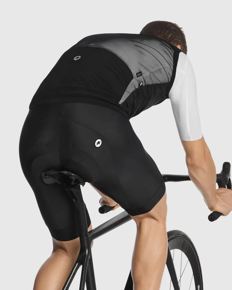 Assos MILLE GT Wind Vest: blackSeries-2