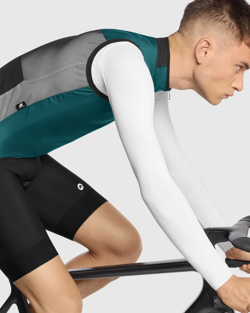 Assos MILLE GT Wind Vest C2: Foundation Green-3