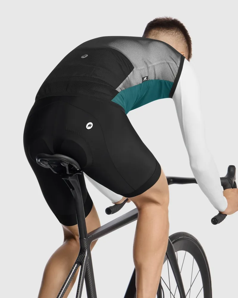Assos MILLE GT Wind Vest C2: Foundation Green-4