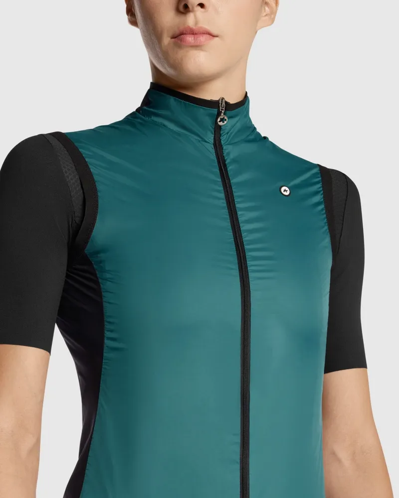 Assos UMA GT Wind Vest C2: Foundation Green-3