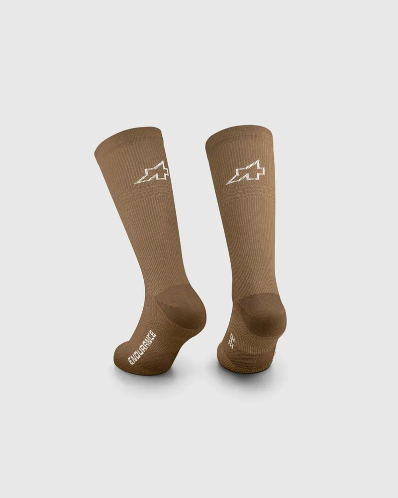 Assos Endurance Socks S11 in Terra Sand-1