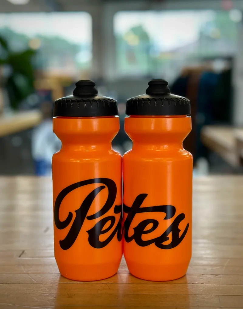 Pete's Garage Water Bottle W/MoFlo 2.0 Cap: Orange/Black 22oz