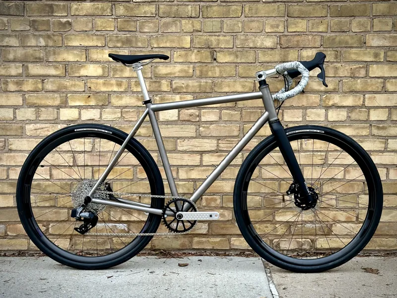 Mosaic GT2 AR Rival AXS GC3 Pro Carbon Wheels: Raw Titanium 54cm 