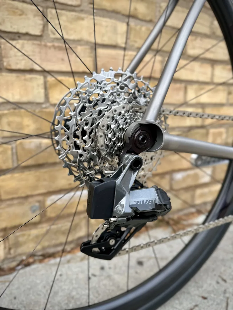 Mosaic GT2 AR Rival AXS GC3 Pro Carbon Wheels: Raw Titanium 54cm -3