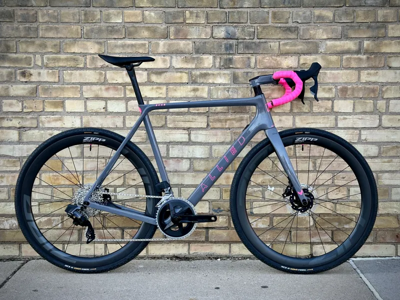 Allied Echo Gravel Bike Rival AXS Zipp 303s : Dove Grey - Size MD 