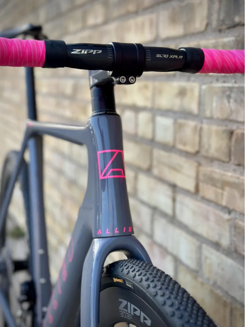 Allied Echo Gravel Bike Rival AXS Zipp 303s : Dove Grey - Size MD -4