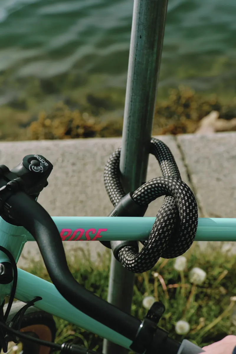 Abus Yarnit 4004K Chain Lock 4mm 140cm in Black-1