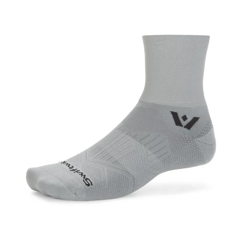 Swiftwick Aspire Quarter Crew High Socks Medium in Circuit Pewter