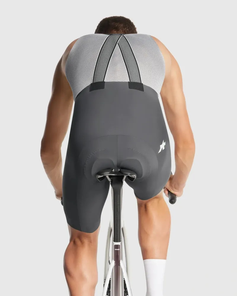 Assos EQUIPE R Bib Shorts S11 in Robust Grey-6