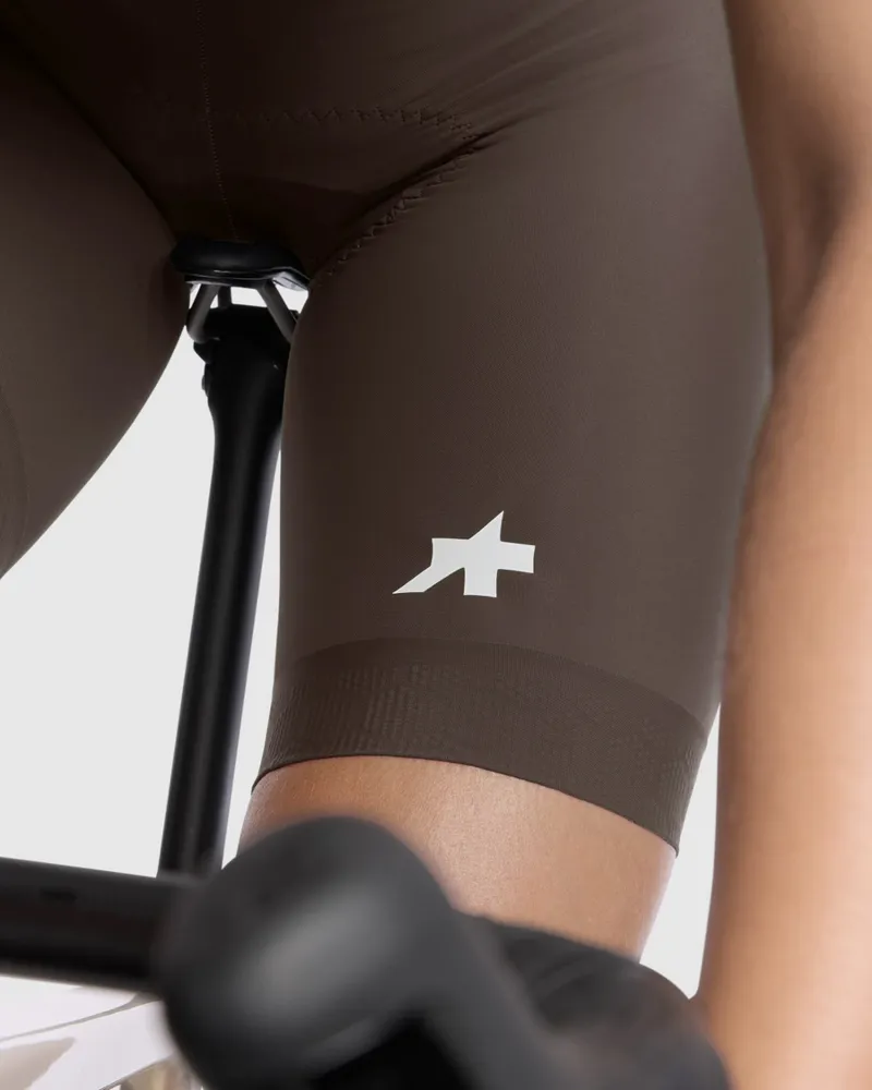 Assos UMA GT Bib Shorts S11 in Wild Brown-6