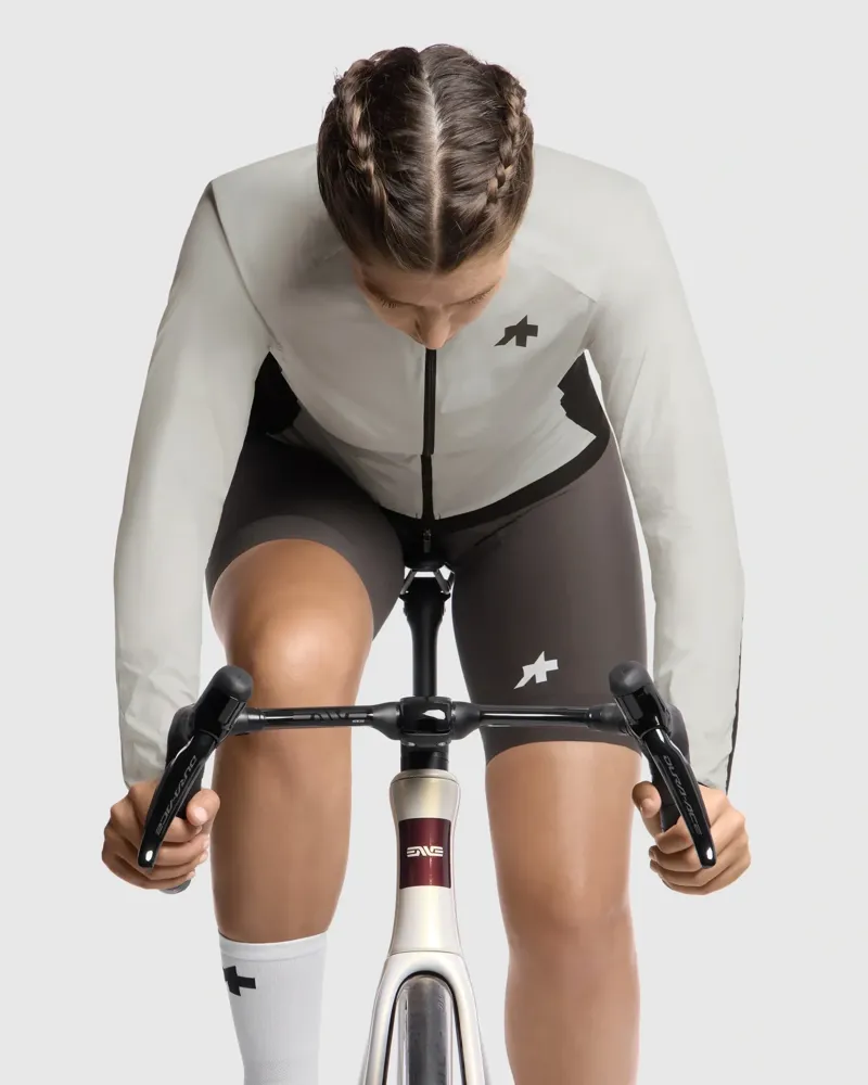 Assos UMA GT Wind Jacket S11 in Almond Milk-4