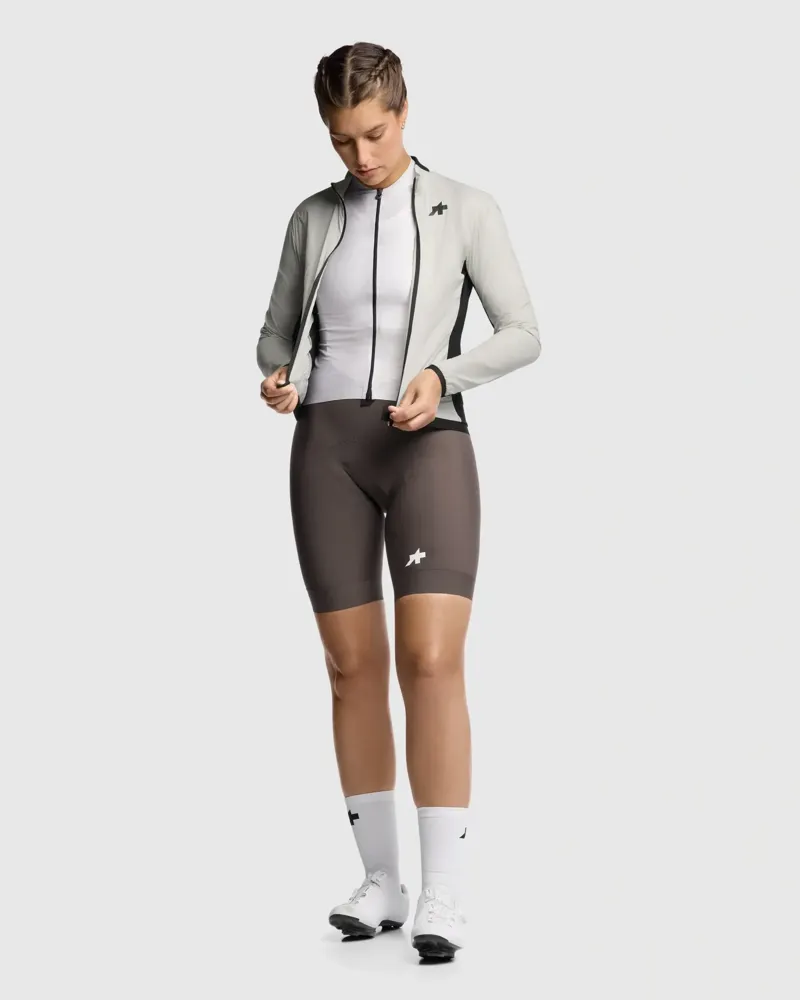Assos UMA GT Wind Jacket S11 in Almond Milk-6