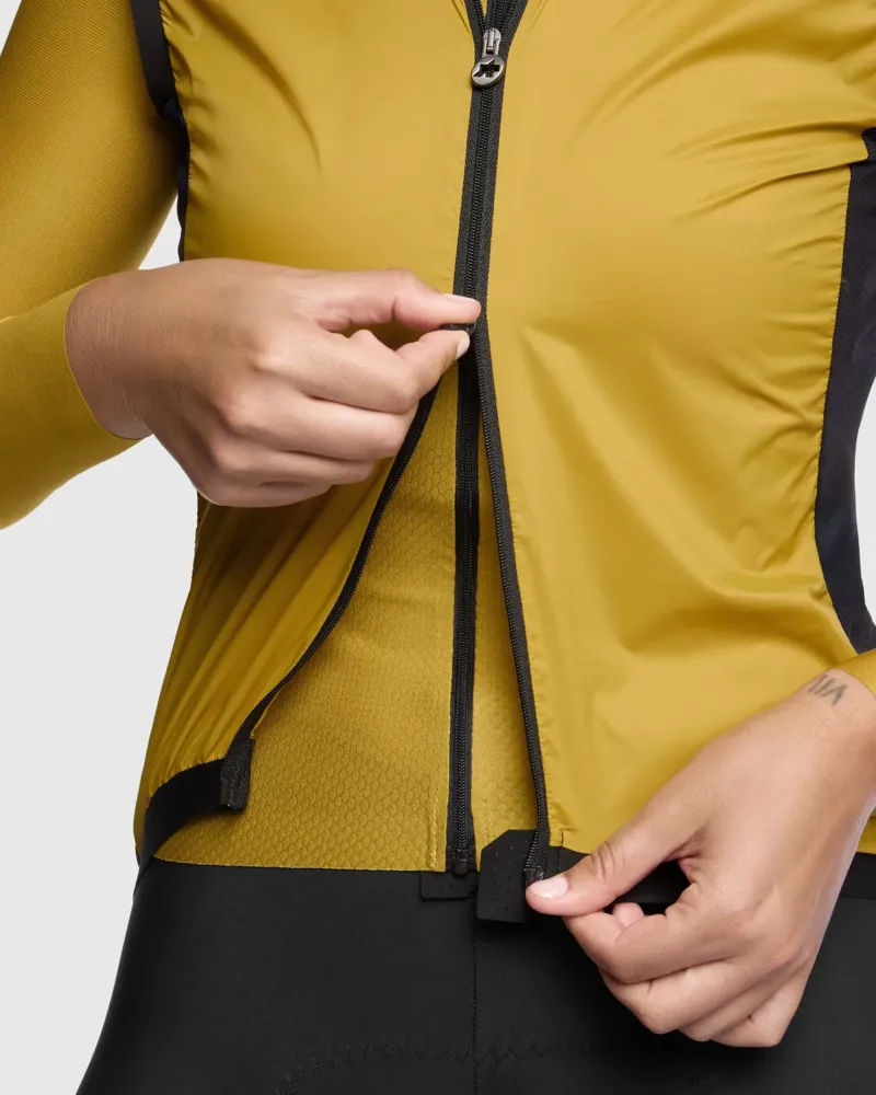 Assos UMA GT Wind Vest S11 in Golden Yellow-4