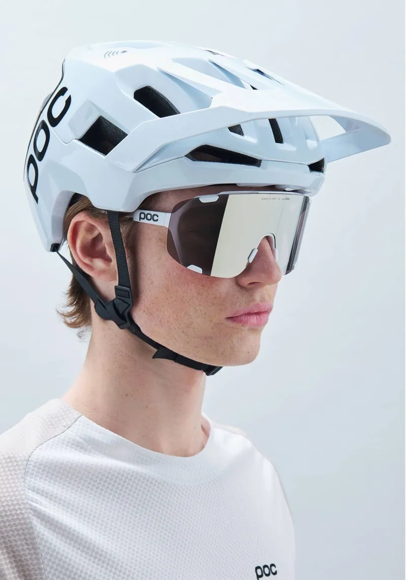 POC Devour Mid Bike Sunglasses + Extra Lens in Hydrogen White Clarity Road/Sunny Silver Cat. 3-4