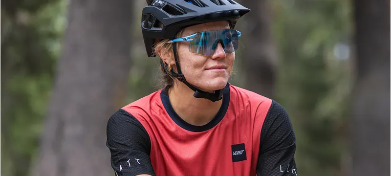 Tifosi Optics Moab XC Kinetic Blue Frame in Clarion Blue Fototec-5